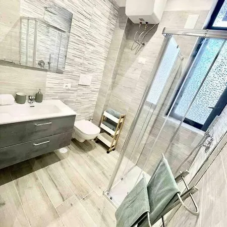 Center And Station * Bari