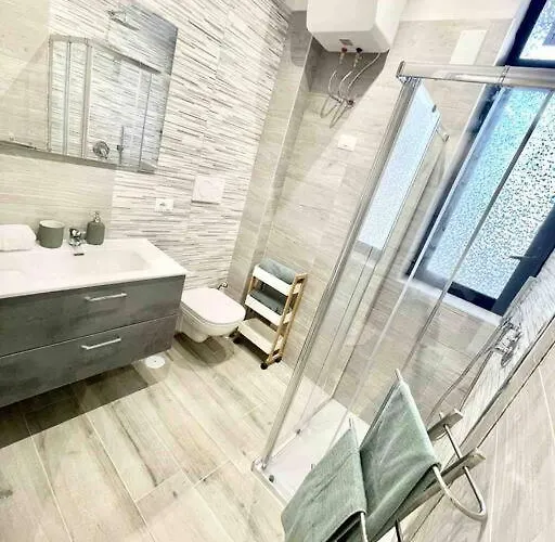 Center And Station * Bari